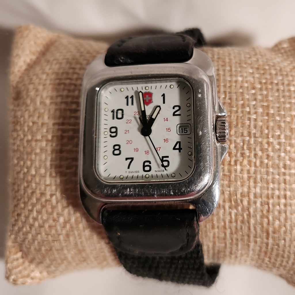 Swiss Army Brand Vintage Square Officers Swiss Army Brand Vintage Square Officers